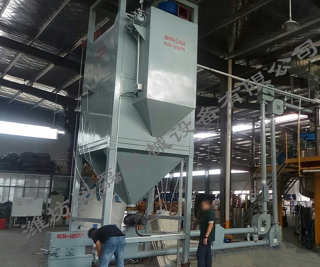 科磊管鏈輸送機(jī)噸袋拆包機(jī)使用現(xiàn)場(chǎng)實(shí)拍 第1張