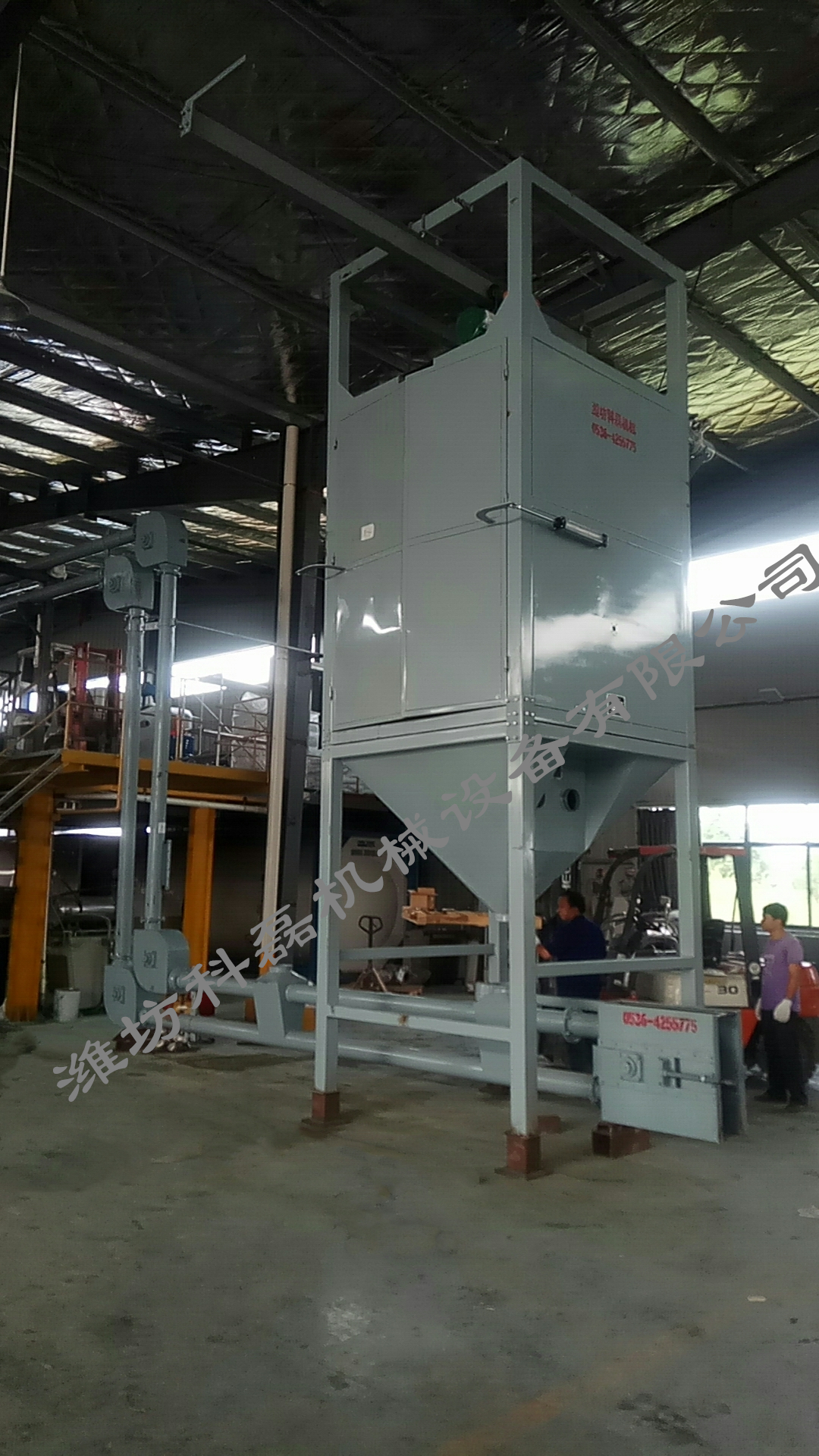 科磊管鏈輸送機(jī)噸袋拆包機(jī)使用現(xiàn)場(chǎng)實(shí)拍 第3張